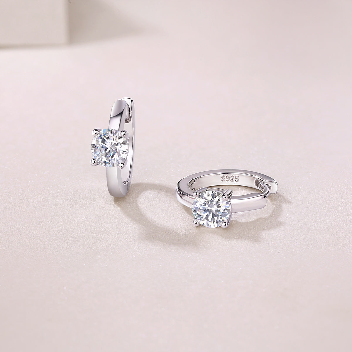 Set Out To The Heart Of Luxury Fashion Diamond Earrings Stud Mossan Diamond Silver Ornaments